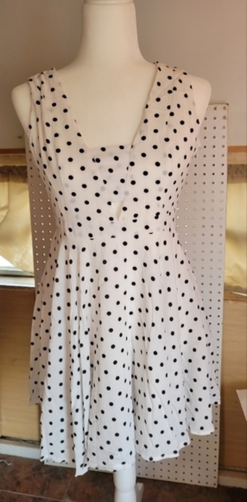 36 point 5 white black polka dot‎ sleeveless dress size M